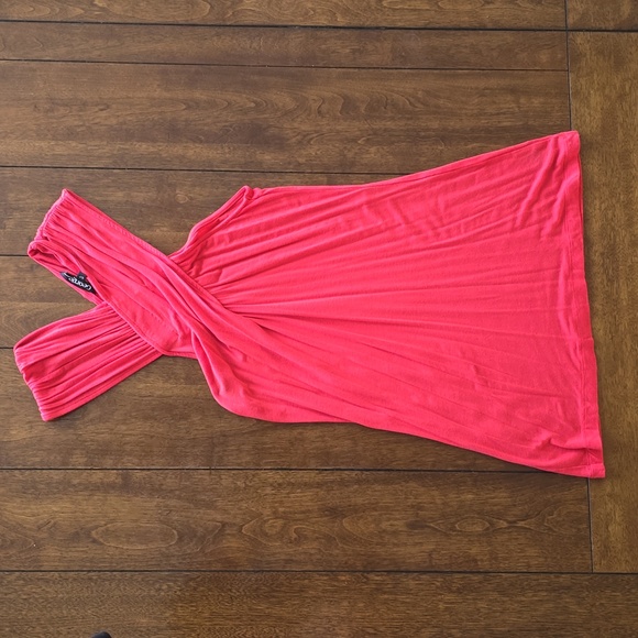 Sleeveless tops - Picture 1 of 2